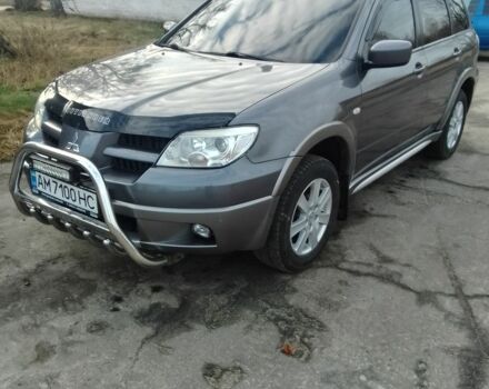 Серый Мицубиси Аутлендер, объемом двигателя 2 л и пробегом 154 тыс. км за 6500 $, фото 1 на Automoto.ua