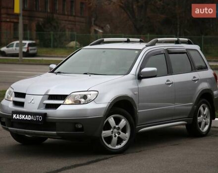 Серый Мицубиси Аутлендер, объемом двигателя 2.4 л и пробегом 171 тыс. км за 8200 $, фото 1 на Automoto.ua