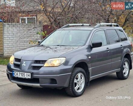 Серый Мицубиси Аутлендер, объемом двигателя 2 л и пробегом 240 тыс. км за 6300 $, фото 1 на Automoto.ua