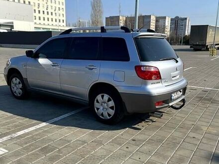 Мицубиси Аутлендер 2006 в Черкассах на Automoto.ua Серый Мицубиси Аутлендер, объемом двигателя 2 л и пробегом 281 тыс. км за 7100 $, фото 1 на Automoto.ua
