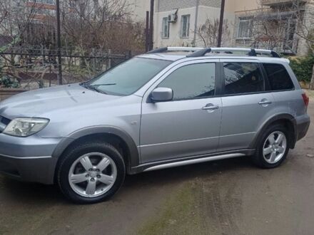 Серый Мицубиси Аутлендер, объемом двигателя 2.4 л и пробегом 240 тыс. км за 7300 $, фото 1 на Automoto.ua