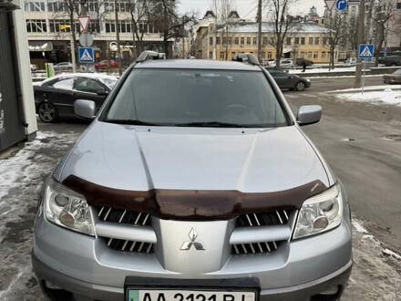 Серый Мицубиси Аутлендер, объемом двигателя 2.38 л и пробегом 101 тыс. км за 7000 $, фото 1 на Automoto.ua