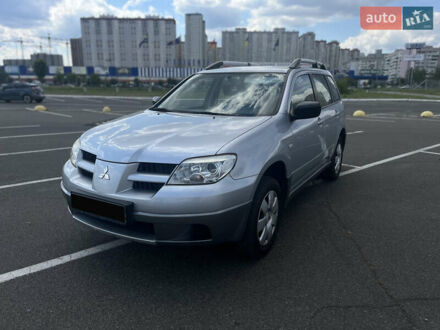 Мицубиси Аутлендер 2006 в Киеве на Automoto.ua Серый Мицубиси Аутлендер, объемом двигателя 2 л и пробегом 247 тыс. км за 3200 $, фото 1 на Automoto.ua