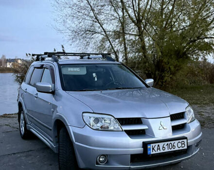 Серый Мицубиси Аутлендер, объемом двигателя 2.38 л и пробегом 238 тыс. км за 7450 $, фото 1 на Automoto.ua