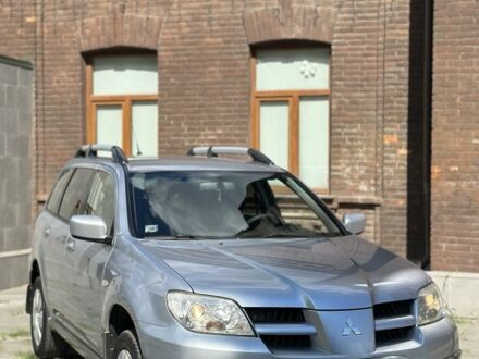 Мицубиси Аутлендер 2007 в Славянске на Automoto.ua Серый Мицубиси Аутлендер, объемом двигателя 2 л и пробегом 250 тыс. км за 3500 $, фото 1 на Automoto.ua