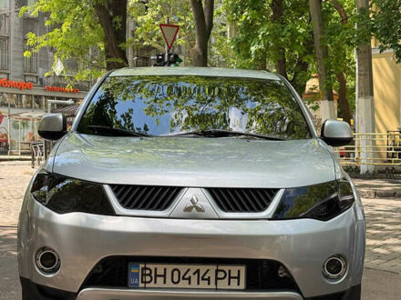 Міцубісі Аутлендер 2007 у Одесі на Automoto.ua Сірий Міцубісі Аутлендер, об'ємом двигуна 3 л та пробігом 190 тис. км за 9500 $, фото 1 на Automoto.ua