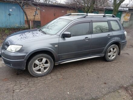 Серый Мицубиси Аутлендер, объемом двигателя 0 л и пробегом 210 тыс. км за 5650 $, фото 1 на Automoto.ua