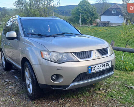 Серый Мицубиси Аутлендер, объемом двигателя 1.97 л и пробегом 240 тыс. км за 7700 $, фото 1 на Automoto.ua