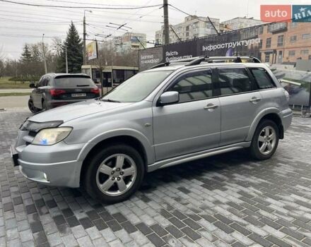 Серый Мицубиси Аутлендер, объемом двигателя 2.38 л и пробегом 280 тыс. км за 5800 $, фото 1 на Automoto.ua