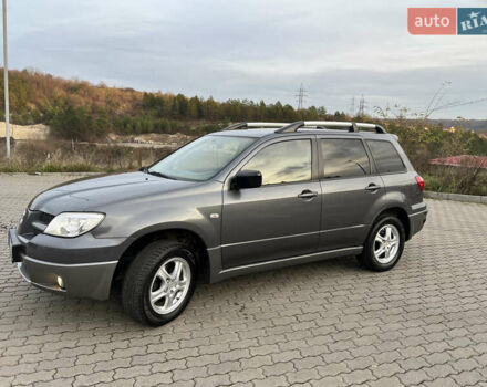 Серый Мицубиси Аутлендер, объемом двигателя 2 л и пробегом 192 тыс. км за 6400 $, фото 1 на Automoto.ua