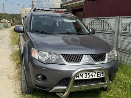 Серый Мицубиси Аутлендер, объемом двигателя 2 л и пробегом 260 тыс. км за 8400 $, фото 1 на Automoto.ua