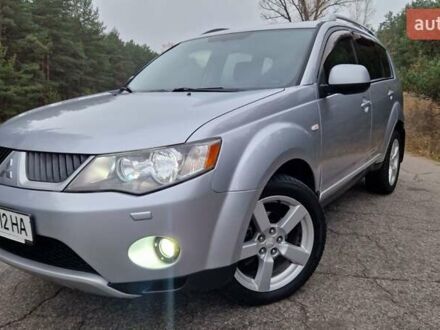 Серый Мицубиси Аутлендер, объемом двигателя 3 л и пробегом 197 тыс. км за 9500 $, фото 1 на Automoto.ua