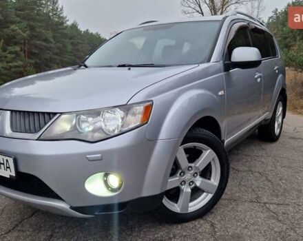 Серый Мицубиси Аутлендер, объемом двигателя 3 л и пробегом 197 тыс. км за 9500 $, фото 1 на Automoto.ua