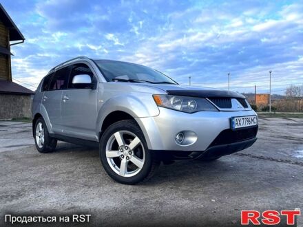 Серый Мицубиси Аутлендер, объемом двигателя 2.4 л и пробегом 320 тыс. км за 9500 $, фото 1 на Automoto.ua