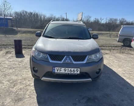 Серый Мицубиси Аутлендер, объемом двигателя 2 л и пробегом 350 тыс. км за 3500 $, фото 1 на Automoto.ua