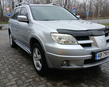 Серый Мицубиси Аутлендер, объемом двигателя 2.4 л и пробегом 300 тыс. км за 5900 $, фото 1 на Automoto.ua