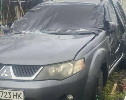 Серый Мицубиси Аутлендер, объемом двигателя 1.97 л и пробегом 250 тыс. км за 4000 $, фото 1 на Automoto.ua