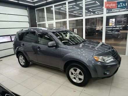 Серый Мицубиси Аутлендер, объемом двигателя 2.36 л и пробегом 214 тыс. км за 8500 $, фото 1 на Automoto.ua