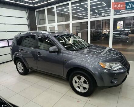 Серый Мицубиси Аутлендер, объемом двигателя 2.36 л и пробегом 214 тыс. км за 8500 $, фото 1 на Automoto.ua