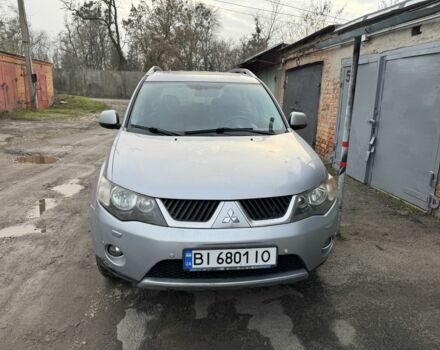 Серый Мицубиси Аутлендер, объемом двигателя 2.4 л и пробегом 330 тыс. км за 9000 $, фото 1 на Automoto.ua