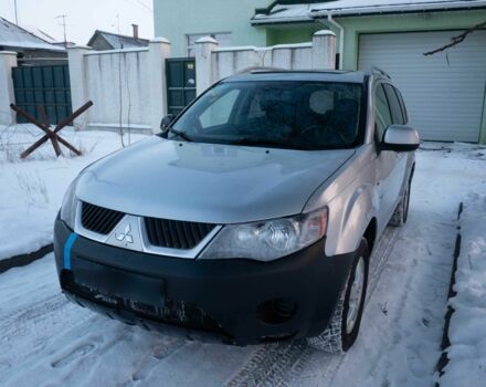 Серый Мицубиси Аутлендер, объемом двигателя 2 л и пробегом 299 тыс. км за 4000 $, фото 1 на Automoto.ua