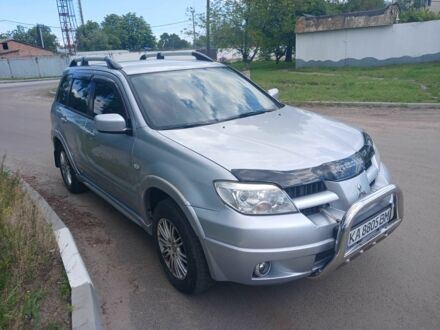 Мицубиси Аутлендер 2007 в Черкассах на Automoto.ua Серый Мицубиси Аутлендер, объемом двигателя 2.4 л и пробегом 260 тыс. км за 6547 $, фото 1 на Automoto.ua