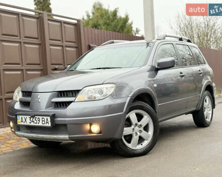 Серый Мицубиси Аутлендер, объемом двигателя 2.4 л и пробегом 240 тыс. км за 6900 $, фото 1 на Automoto.ua