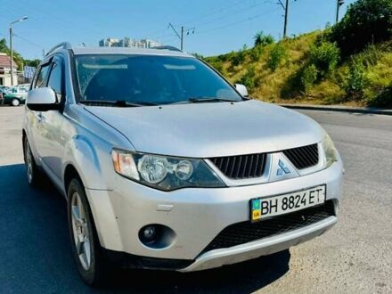 Серый Мицубиси Аутлендер, объемом двигателя 3 л и пробегом 188 тыс. км за 10000 $, фото 1 на Automoto.ua