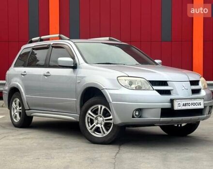 Серый Мицубиси Аутлендер, объемом двигателя 2.38 л и пробегом 245 тыс. км за 5390 $, фото 1 на Automoto.ua