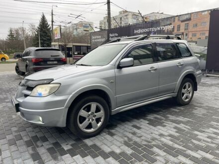 Серый Мицубиси Аутлендер, объемом двигателя 0 л и пробегом 280 тыс. км за 5800 $, фото 1 на Automoto.ua