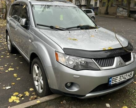 Серый Мицубиси Аутлендер, объемом двигателя 3 л и пробегом 320 тыс. км за 8000 $, фото 1 на Automoto.ua