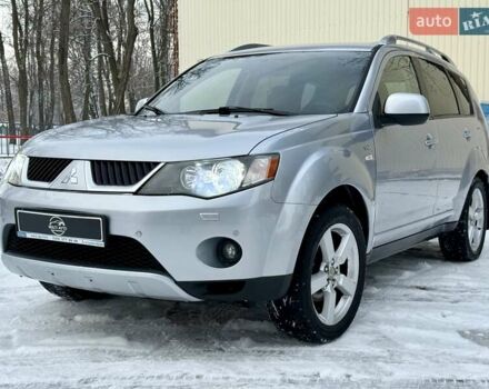 Серый Мицубиси Аутлендер, объемом двигателя 3 л и пробегом 170 тыс. км за 8900 $, фото 1 на Automoto.ua
