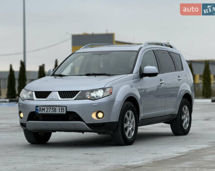 Серый Мицубиси Аутлендер, объемом двигателя 2 л и пробегом 299 тыс. км за 7750 $, фото 1 на Automoto.ua