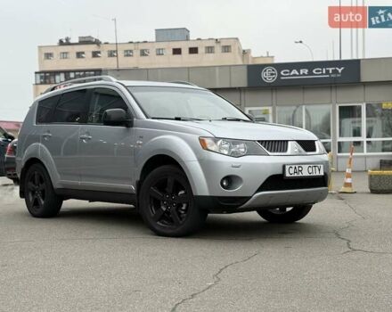 Сірий Міцубісі Аутлендер, об'ємом двигуна 3 л та пробігом 195 тис. км за 9999 $, фото 1 на Automoto.ua