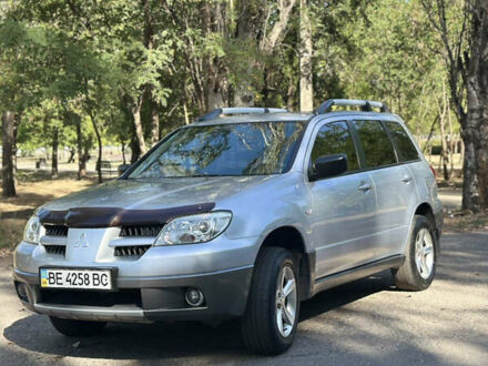 Сірий Міцубісі Аутлендер, об'ємом двигуна 2 л та пробігом 270 тис. км за 7999 $, фото 1 на Automoto.ua