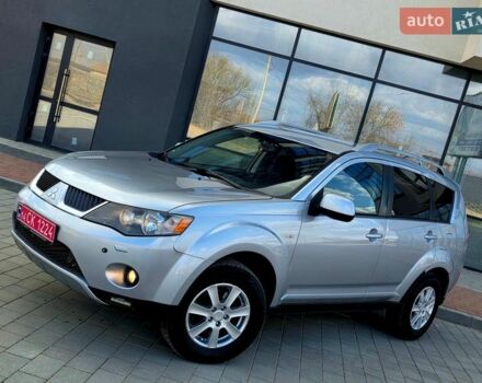 Серый Мицубиси Аутлендер, объемом двигателя 1.97 л и пробегом 208 тыс. км за 8250 $, фото 1 на Automoto.ua