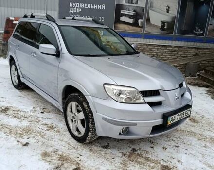 Серый Мицубиси Аутлендер, объемом двигателя 2.38 л и пробегом 237 тыс. км за 6350 $, фото 1 на Automoto.ua