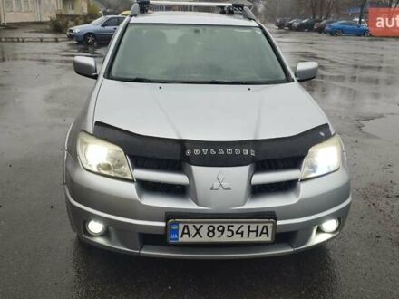 Серый Мицубиси Аутлендер, объемом двигателя 2.38 л и пробегом 204 тыс. км за 6100 $, фото 1 на Automoto.ua