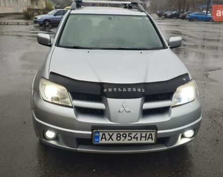 Серый Мицубиси Аутлендер, объемом двигателя 2.38 л и пробегом 204 тыс. км за 6100 $, фото 1 на Automoto.ua