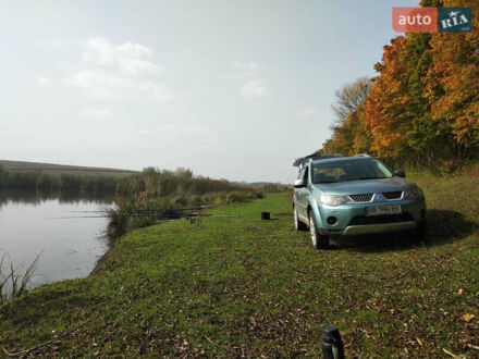 Серый Мицубиси Аутлендер, объемом двигателя 2 л и пробегом 230 тыс. км за 9500 $, фото 1 на Automoto.ua