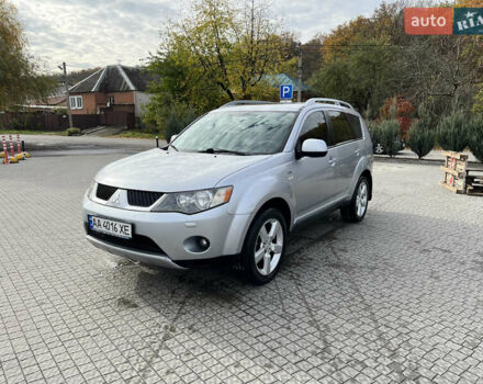 Серый Мицубиси Аутлендер, объемом двигателя 3 л и пробегом 277 тыс. км за 7999 $, фото 1 на Automoto.ua
