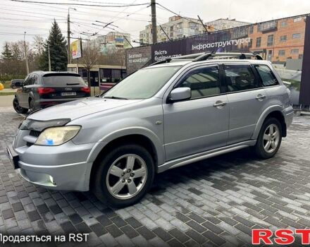 Серый Мицубиси Аутлендер, объемом двигателя 2.4 л и пробегом 280 тыс. км за 5800 $, фото 1 на Automoto.ua