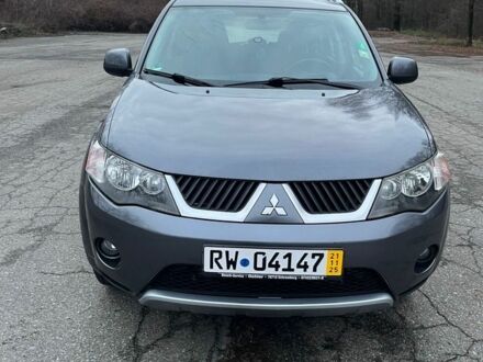 Серый Мицубиси Аутлендер, объемом двигателя 2 л и пробегом 258 тыс. км за 5000 $, фото 1 на Automoto.ua