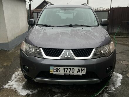 Серый Мицубиси Аутлендер, объемом двигателя 2.4 л и пробегом 238 тыс. км за 7200 $, фото 1 на Automoto.ua