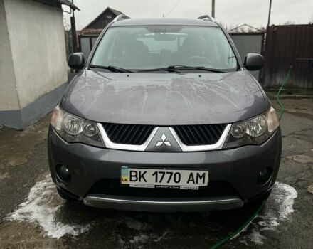 Серый Мицубиси Аутлендер, объемом двигателя 2.4 л и пробегом 238 тыс. км за 7200 $, фото 1 на Automoto.ua