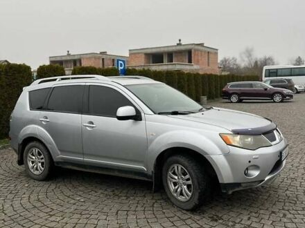 Серый Мицубиси Аутлендер, объемом двигателя 2.36 л и пробегом 285 тыс. км за 8500 $, фото 1 на Automoto.ua