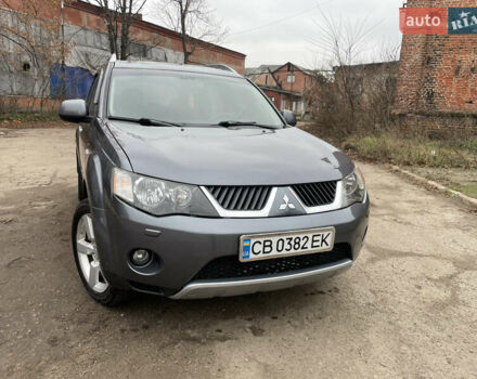 Серый Мицубиси Аутлендер, объемом двигателя 3 л и пробегом 295 тыс. км за 8000 $, фото 1 на Automoto.ua