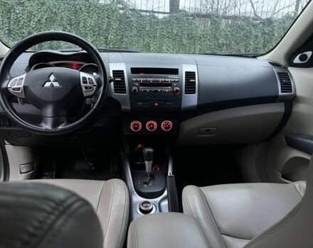 Сірий Міцубісі Аутлендер, об'ємом двигуна 2.4 л та пробігом 158 тис. км за 8800 $, фото 1 на Automoto.ua