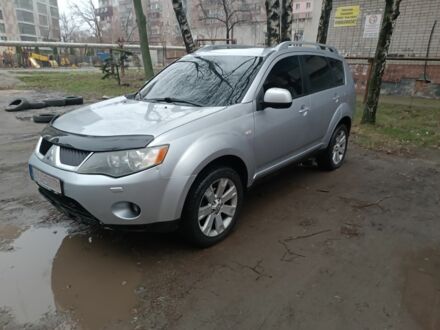 Серый Мицубиси Аутлендер, объемом двигателя 0 л и пробегом 280 тыс. км за 4800 $, фото 1 на Automoto.ua