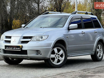 Серый Мицубиси Аутлендер, объемом двигателя 2.38 л и пробегом 197 тыс. км за 7699 $, фото 1 на Automoto.ua